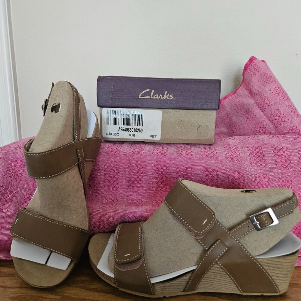 Clarks Wedge sandals W US 7.5 wide